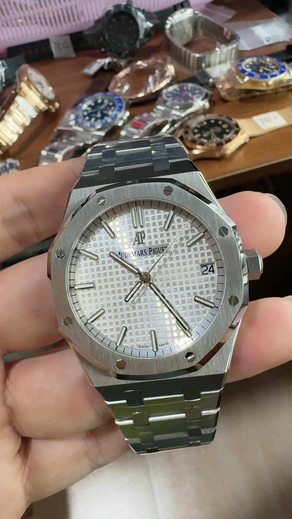 Audemars Piguet Royal Oak 15500ST | 41MM | ตัวเรือนสแตนเลสสตีล | หน้าปัดสีขาว | กลไกอัตโนมัติ Cal.4302