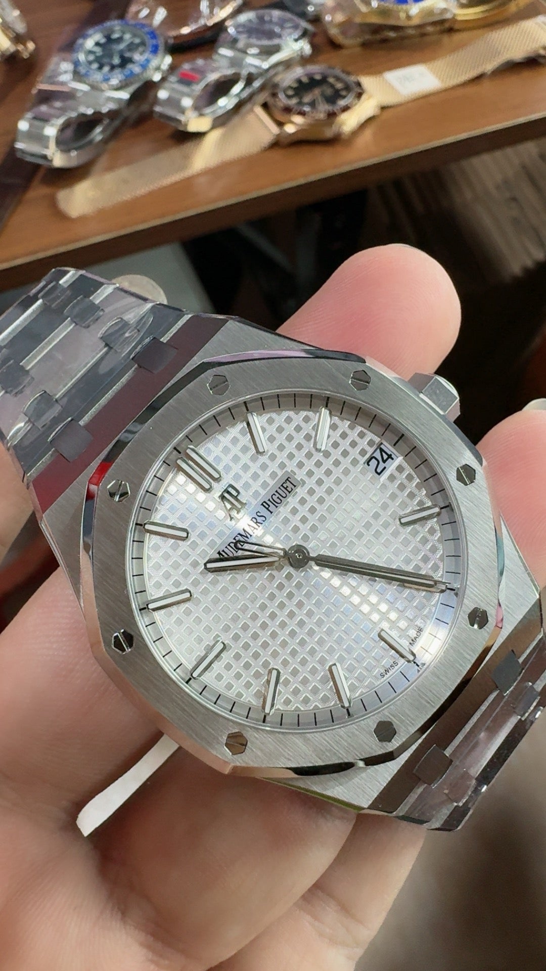 Audemars Piguet Royal Oak 15500ST | 41MM | ตัวเรือนสแตนเลสสตีล | หน้าปัดสีขาว | กลไกอัตโนมัติ Cal.4302