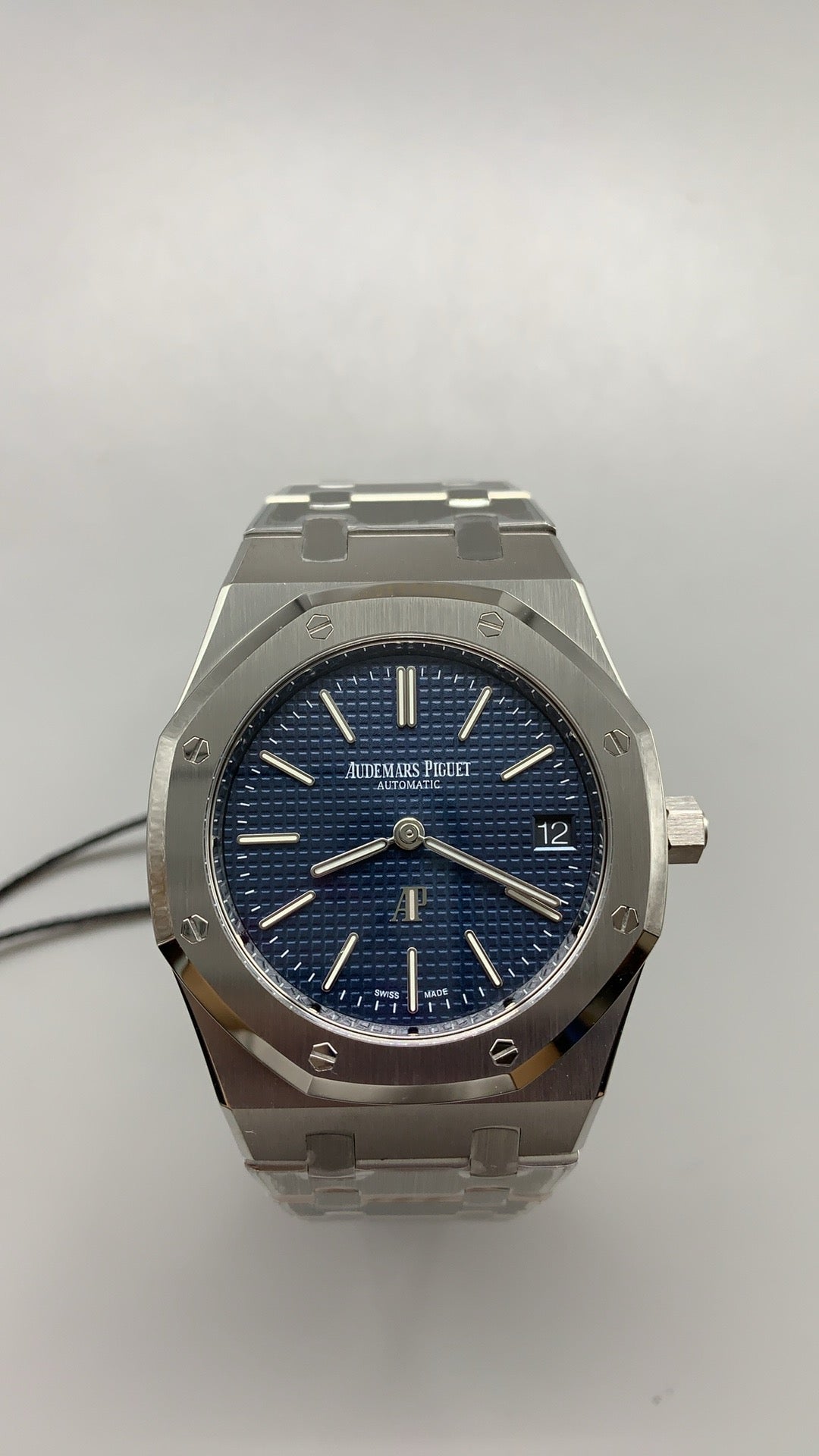 Audemars Piguet Royal Oak 16202ST | 39MM | ตัวเรือนสแตนเลสสตีล | หน้าปัดสีน้ำเงินซันเบิร์สต์ | กลไกอัตโนมัติ Cal.7121
