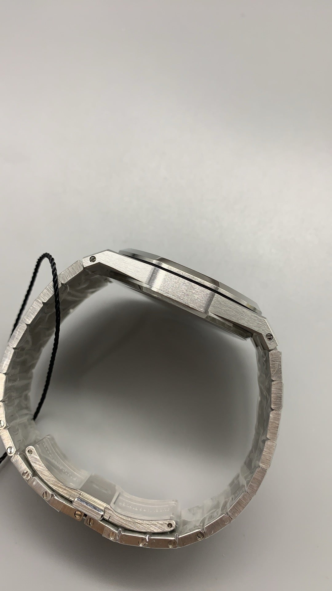 Audemars Piguet Royal Oak 16202ST | 39MM | ตัวเรือนสแตนเลสสตีล | หน้าปัดสีน้ำเงินซันเบิร์สต์ | กลไกอัตโนมัติ Cal.7121