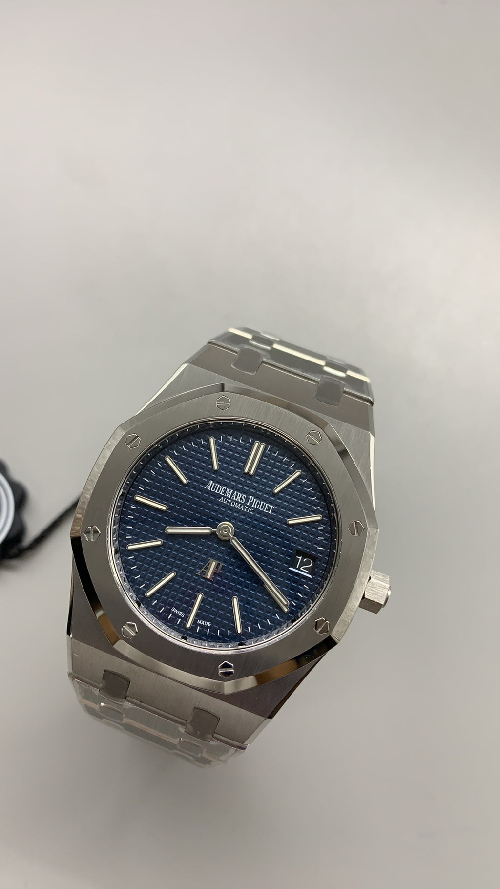 Audemars Piguet Royal Oak 16202ST | 39MM | ตัวเรือนสแตนเลสสตีล | หน้าปัดสีน้ำเงินซันเบิร์สต์ | กลไกอัตโนมัติ Cal.7121