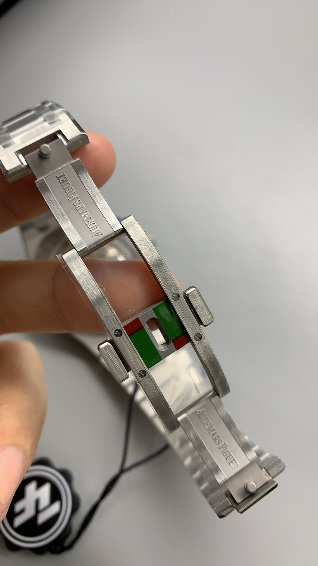 Audemars Piguet Royal Oak 16202ST | 39MM | ตัวเรือนสแตนเลสสตีล | หน้าปัดสีน้ำเงินซันเบิร์สต์ | กลไกอัตโนมัติ Cal.7121