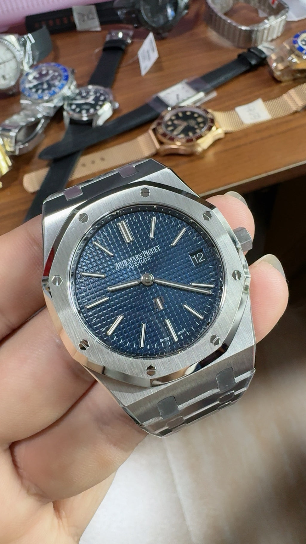 Audemars Piguet Royal Oak 16202ST | 39MM | ตัวเรือนสแตนเลสสตีล | หน้าปัดสีน้ำเงินซันเบิร์สต์ | กลไกอัตโนมัติ Cal.7121