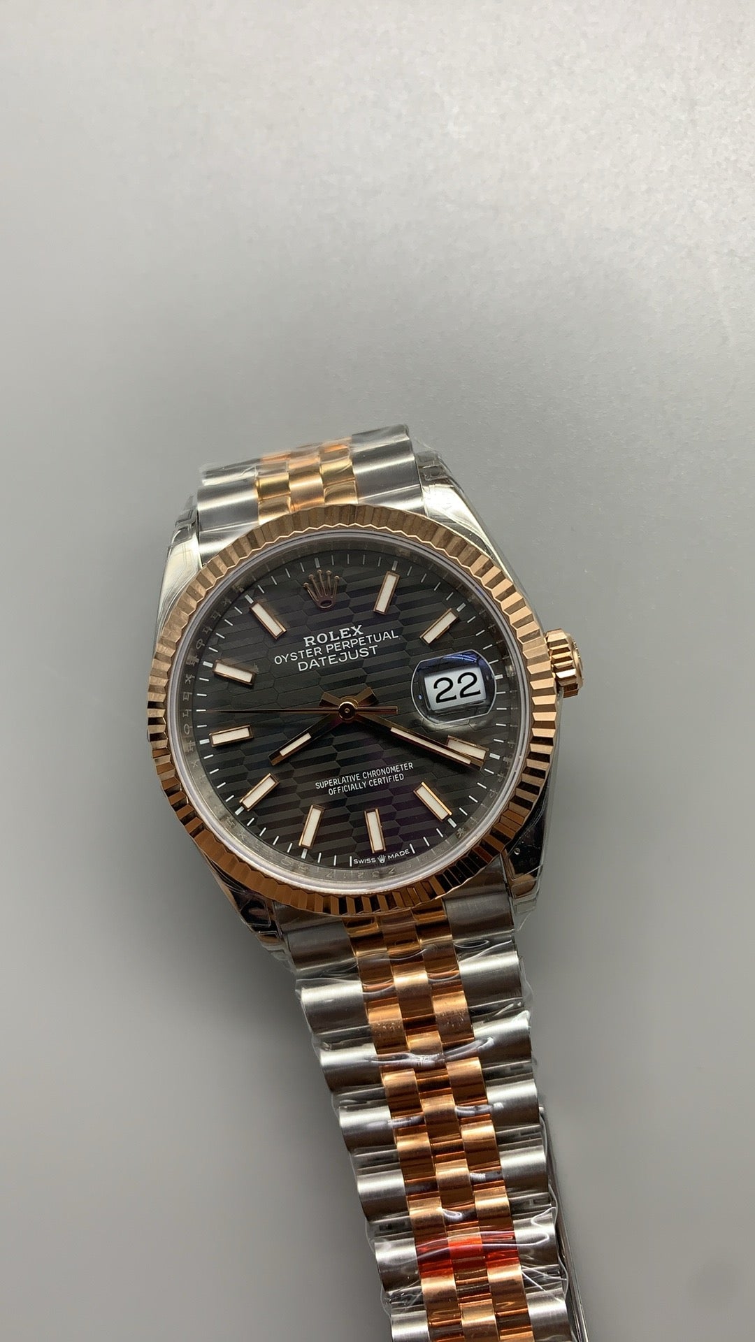 Rolex Datejust 36MM | หน้าปัดลายตาราง | ตัวเรือนสแตนเลสสลับเคลือบสีโรสโกลด์ PVD | กลไกอัตโนมัติ Cal.3235