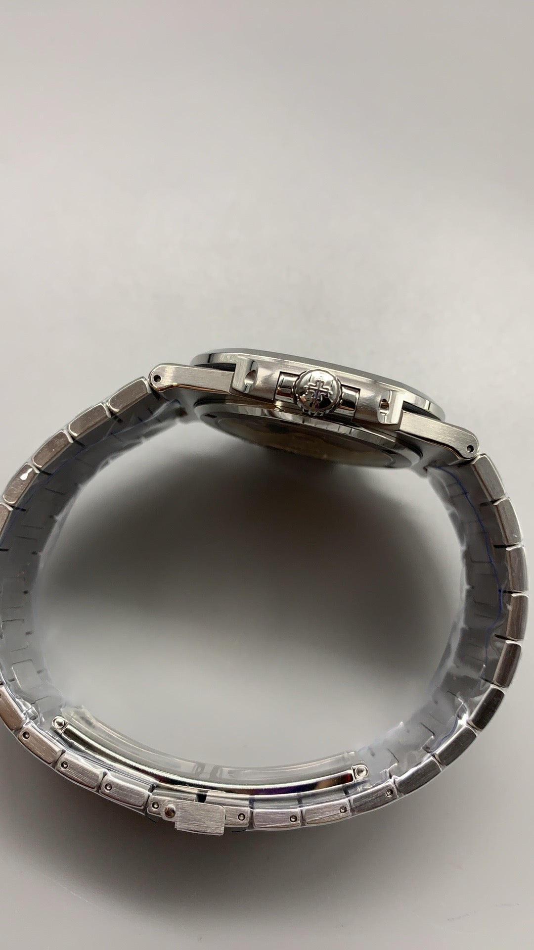 Patek Philippe Nautilus 5711 | 40MM | หน้าปัดสีขาวลายริ้ว | ตัวเรือนสแตนเลสสตีล | กลไกอัตโนมัติ Cal.324 S C