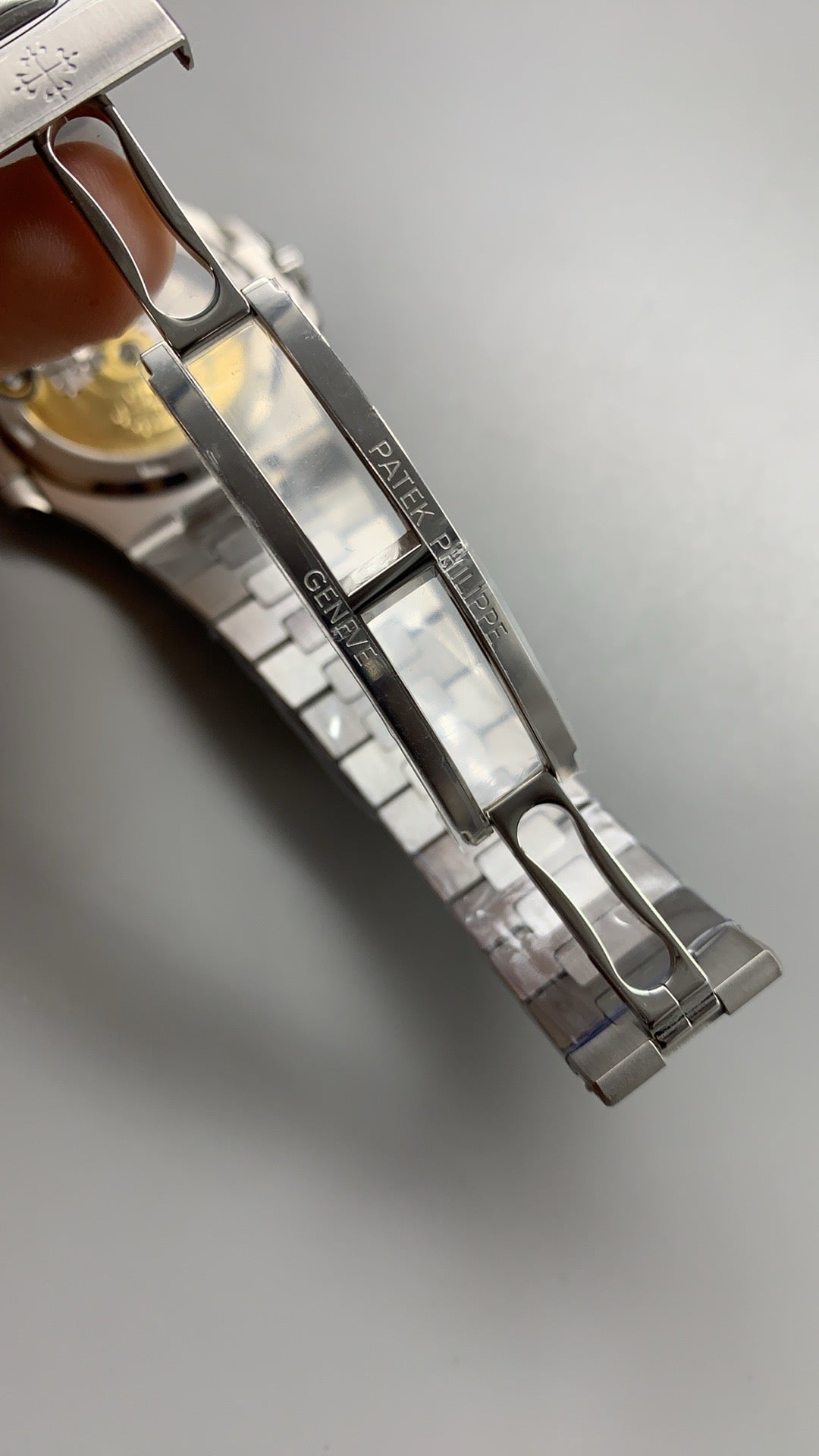 Patek Philippe Nautilus 5711 | 40MM | หน้าปัดสีขาวลายริ้ว | ตัวเรือนสแตนเลสสตีล | กลไกอัตโนมัติ Cal.324 S C