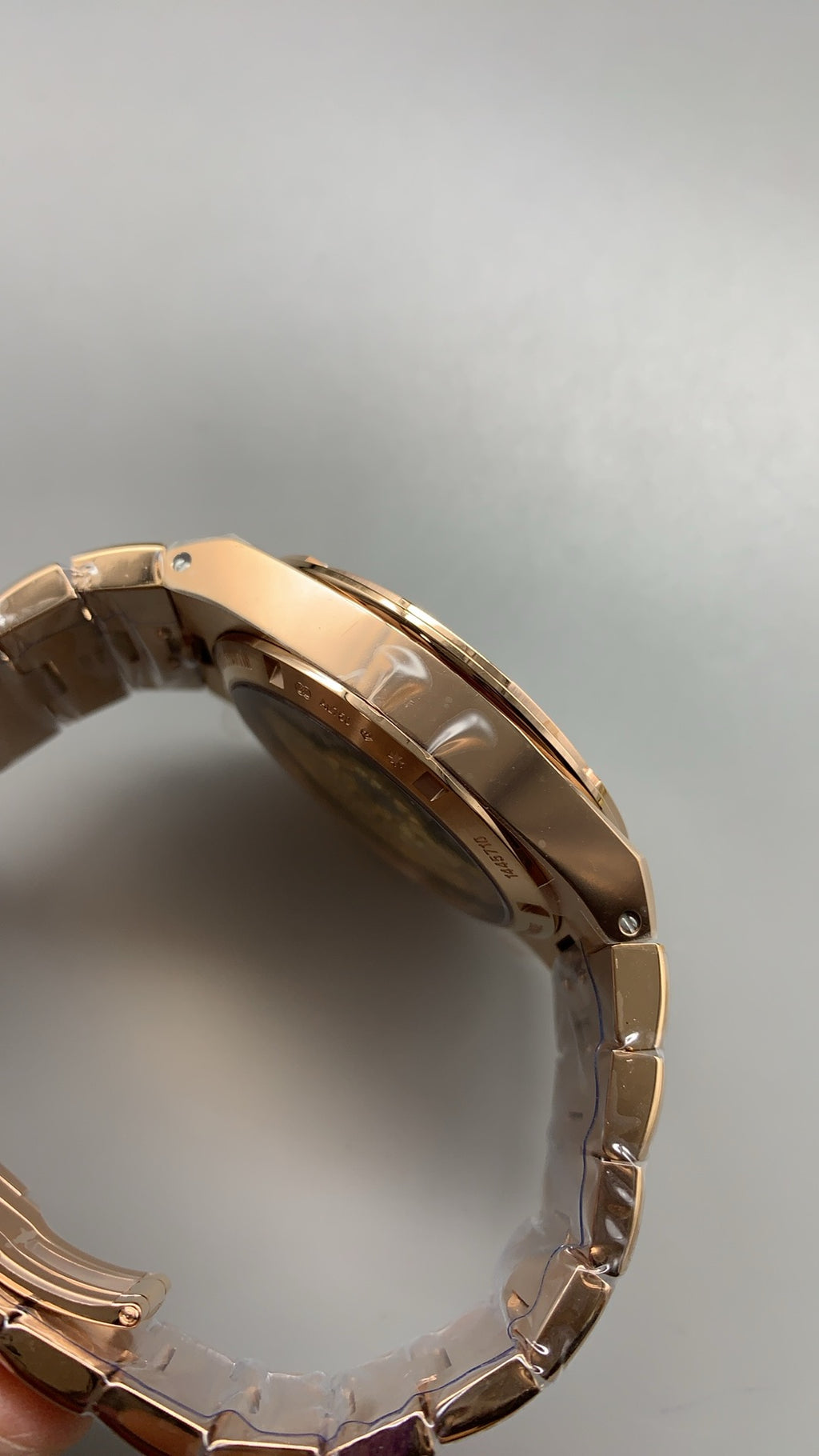 Vacheron Constantin Overseas 4500V | 41MM | ตัวเรือนสแตนเลสสตีลเคลือบสีโรสโกลด์ | ฟังก์ชันวันที่ | หน้าปัดสีน้ำตาลซันเบิร์สต์ | กลไกอัตโนมัติ Cal.5100