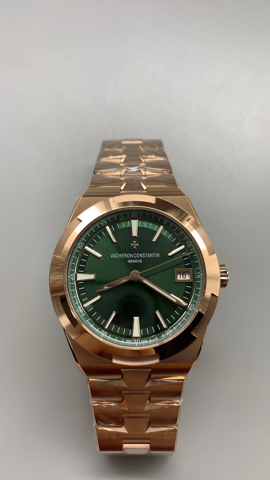 Vacheron Constantin Overseas 4500V | 41MM | ตัวเรือนสแตนเลสสตีลเคลือบสีโรสโกลด์ | ฟังก์ชันวันที่ | หน้าปัดสีน้ำตาลซันเบิร์สต์ | กลไกอัตโนมัติ Cal.5100