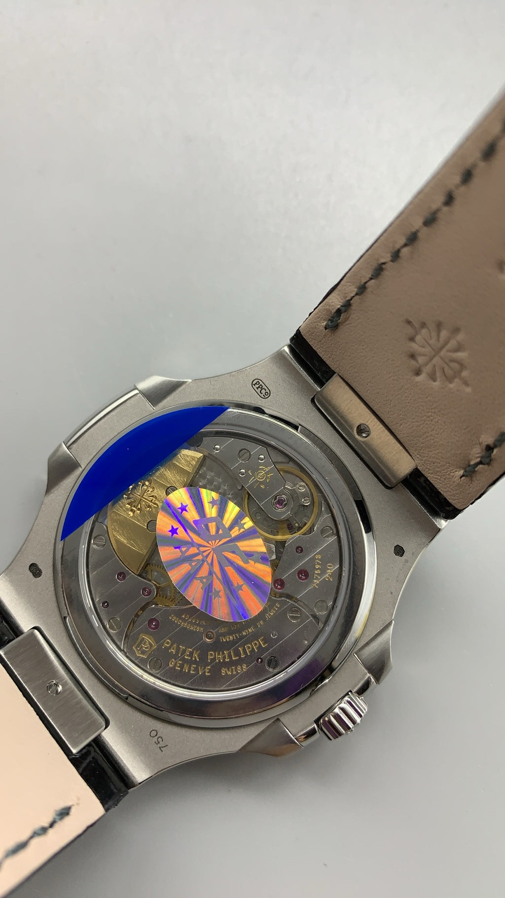 Patek Philippe Nautilus 5712 | 40MM | หน้าปัดสีเทาซันเรย์ | สายหนังจระเข้ | กลไกอัตโนมัติ Cal.240 PS IRM C LU