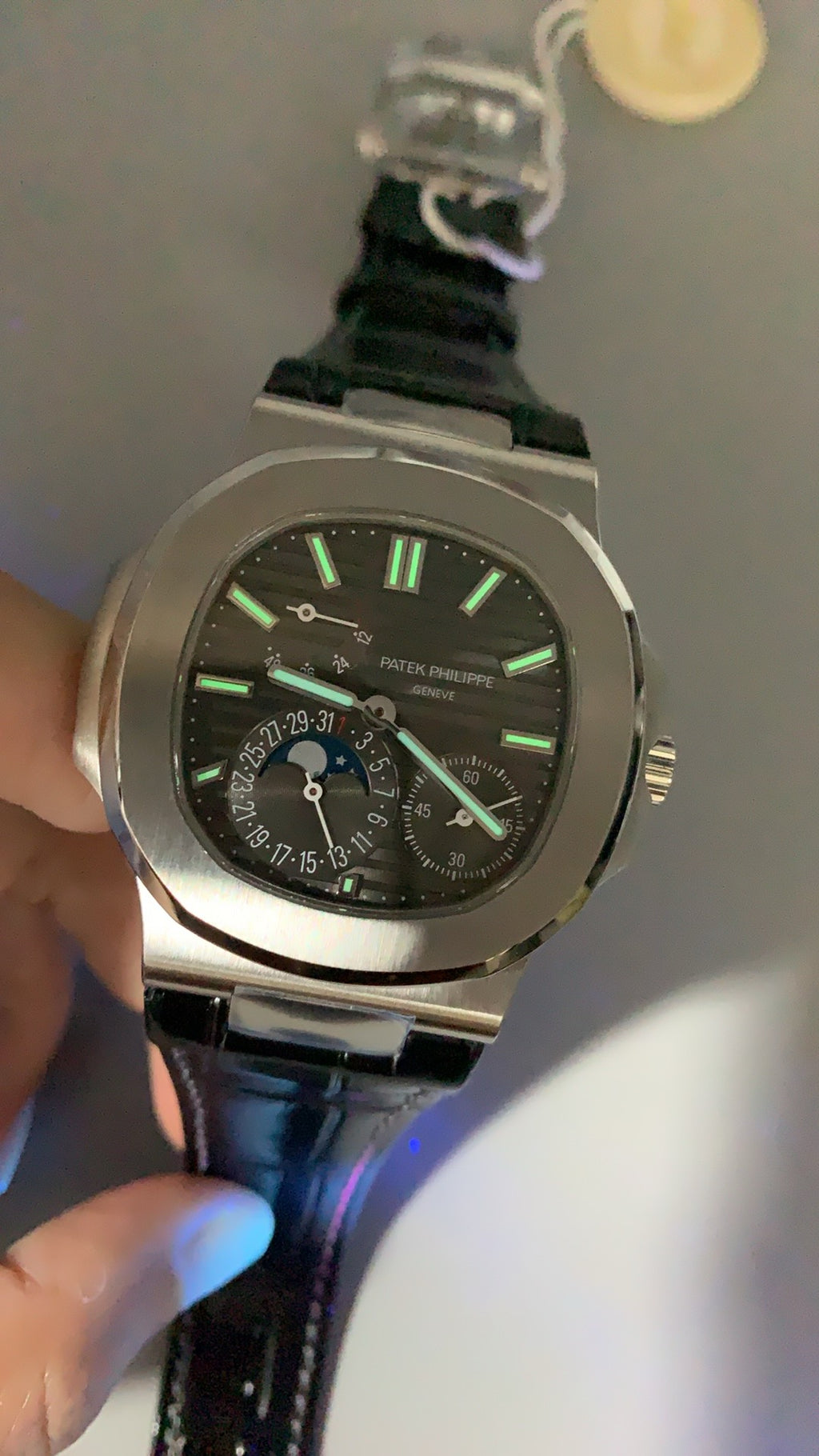 Patek Philippe Nautilus 5712 | 40MM | หน้าปัดสีเทาซันเรย์ | สายหนังจระเข้ | กลไกอัตโนมัติ Cal.240 PS IRM C LU