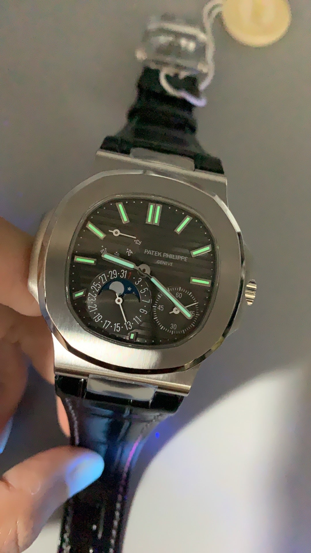 Patek Philippe Nautilus 5712 | 40MM | หน้าปัดสีเทาซันเรย์ | สายหนังจระเข้ | กลไกอัตโนมัติ Cal.240 PS IRM C LU