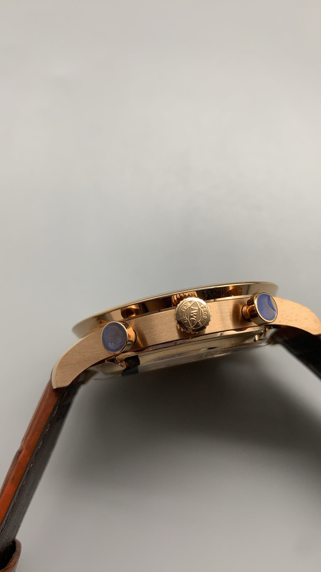 IWC Portugieser Chronograph | 41MM | ตัวเรือนโทนโรสโกลด์ | ฟังก์ชันจับเวลา | หน้าปัดสีน้ำเงิน | สายหนังจระเข้สีน้ำตาล | กลไกอัตโนมัติ Cal.69355