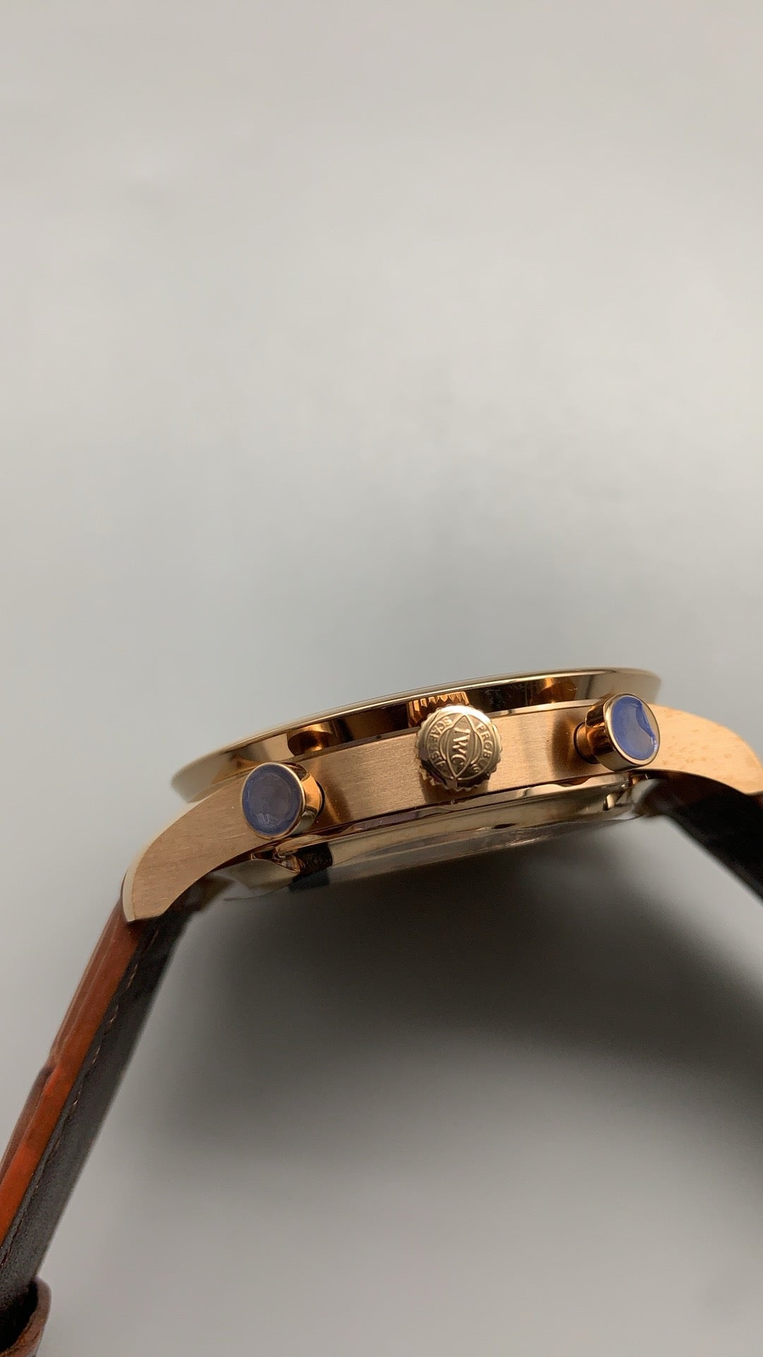 IWC Portugieser Chronograph | 41MM | ตัวเรือนโทนโรสโกลด์ | ฟังก์ชันจับเวลา | หน้าปัดสีน้ำเงิน | สายหนังจระเข้สีน้ำตาล | กลไกอัตโนมัติ Cal.69355