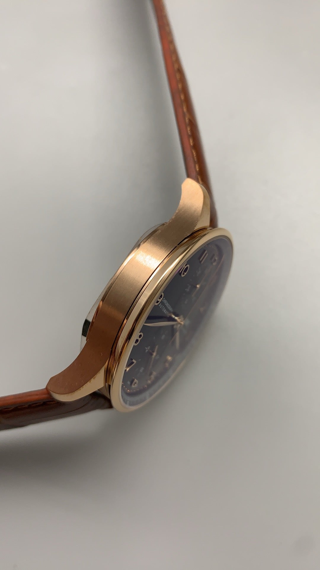 IWC Portugieser Chronograph | 41MM | ตัวเรือนโทนโรสโกลด์ | ฟังก์ชันจับเวลา | หน้าปัดสีน้ำเงิน | สายหนังจระเข้สีน้ำตาล | กลไกอัตโนมัติ Cal.69355