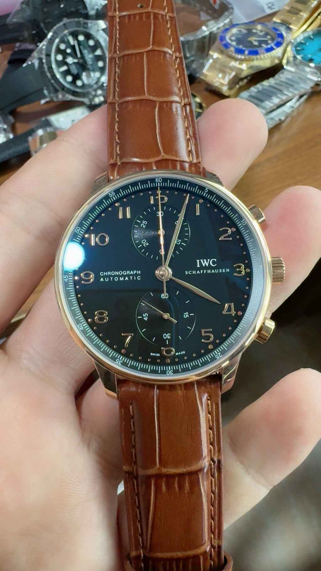 IWC Portugieser Chronograph | 41MM | ตัวเรือนโทนโรสโกลด์ | ฟังก์ชันจับเวลา | หน้าปัดสีน้ำเงิน | สายหนังจระเข้สีน้ำตาล | กลไกอัตโนมัติ Cal.69355