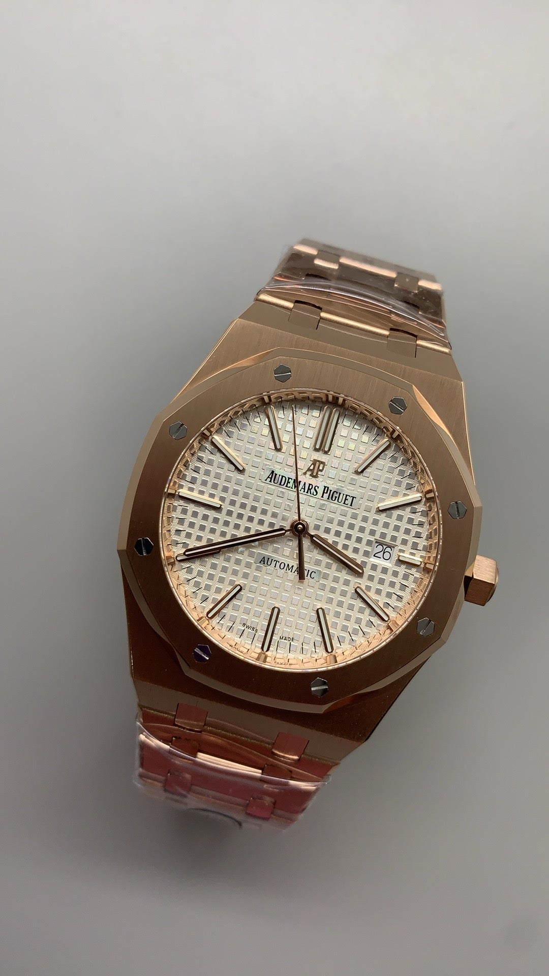 Audemars Piguet Royal Oak 15400 | 41MM | ตัวเรือนสแตนเลสสตีลเคลือบสีโรสโกลด์แบบ PVD | หน้าปัดสีขาว | กลไกอัตโนมัติ Cal.3120