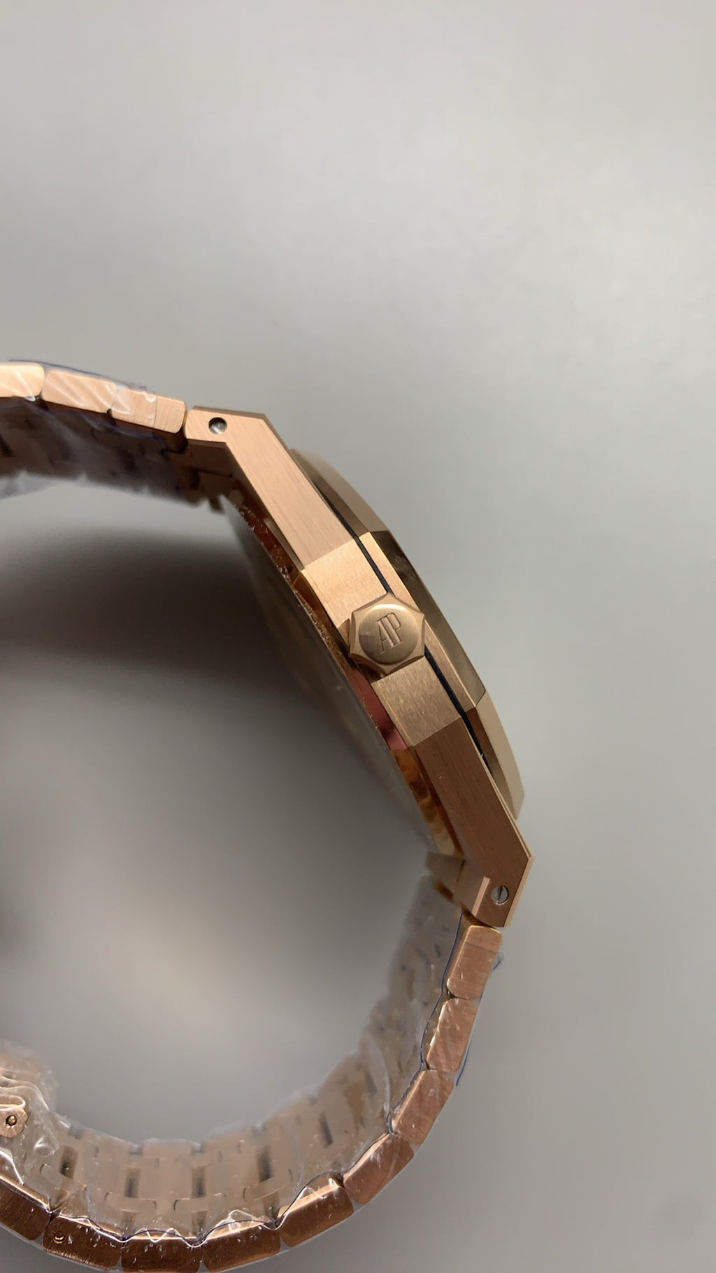 Audemars Piguet Royal Oak 15400 | 41MM | ตัวเรือนสแตนเลสสตีลเคลือบสีโรสโกลด์แบบ PVD | หน้าปัดสีขาว | กลไกอัตโนมัติ Cal.3120