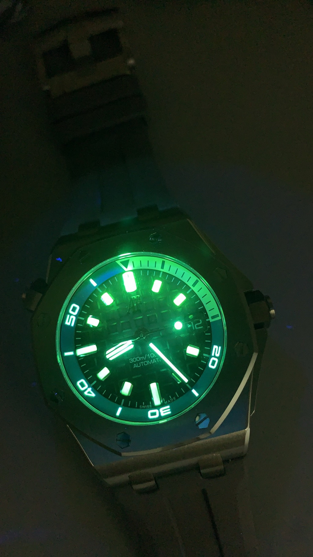 Audemars Piguet Royal Oak Offshore Diver 15720ST | 42MM | ตัวเรือนสแตนเลสสตีล | หน้าปัดสีเทา | สายยางถอดเปลี่ยนเร็ว | กลไกอัตโนมัติ Cal.4308