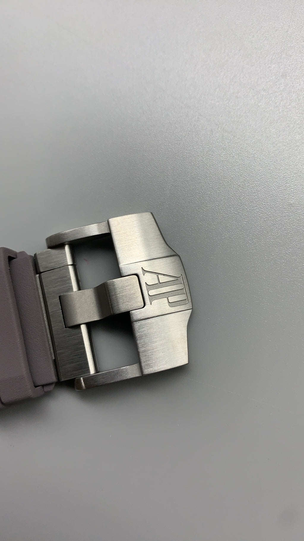 Audemars Piguet Royal Oak Offshore Diver 15720ST | 42MM | ตัวเรือนสแตนเลสสตีล | หน้าปัดสีเทา | สายยางถอดเปลี่ยนเร็ว | กลไกอัตโนมัติ Cal.4308