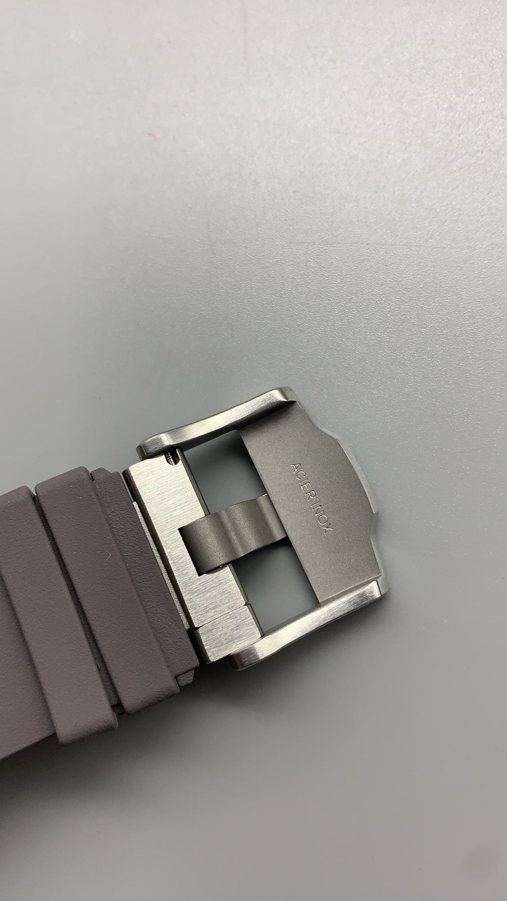 Audemars Piguet Royal Oak Offshore Diver 15720ST | 42MM | ตัวเรือนสแตนเลสสตีล | หน้าปัดสีเทา | สายยางถอดเปลี่ยนเร็ว | กลไกอัตโนมัติ Cal.4308