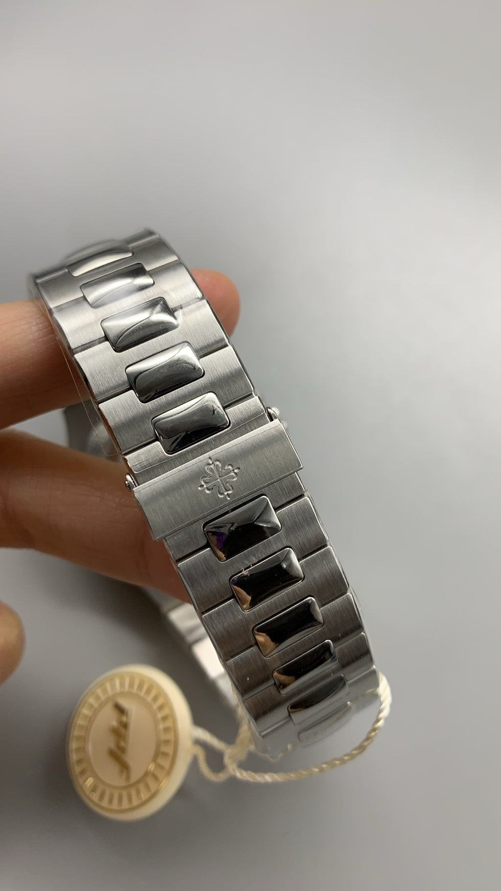 Patek Philippe Nautilus 5726 | 40.5MM | หน้าปัดสีขาวลายริ้ว | ปฏิทินประจำปี + ข้างขึ้นข้างแรม | กลไกอัตโนมัติ Cal.324 S QA LU 24H/303