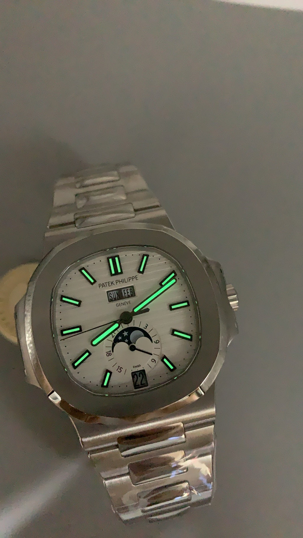 Patek Philippe Nautilus 5726 | 40.5MM | หน้าปัดสีขาวลายริ้ว | ปฏิทินประจำปี + ข้างขึ้นข้างแรม | กลไกอัตโนมัติ Cal.324 S QA LU 24H/303