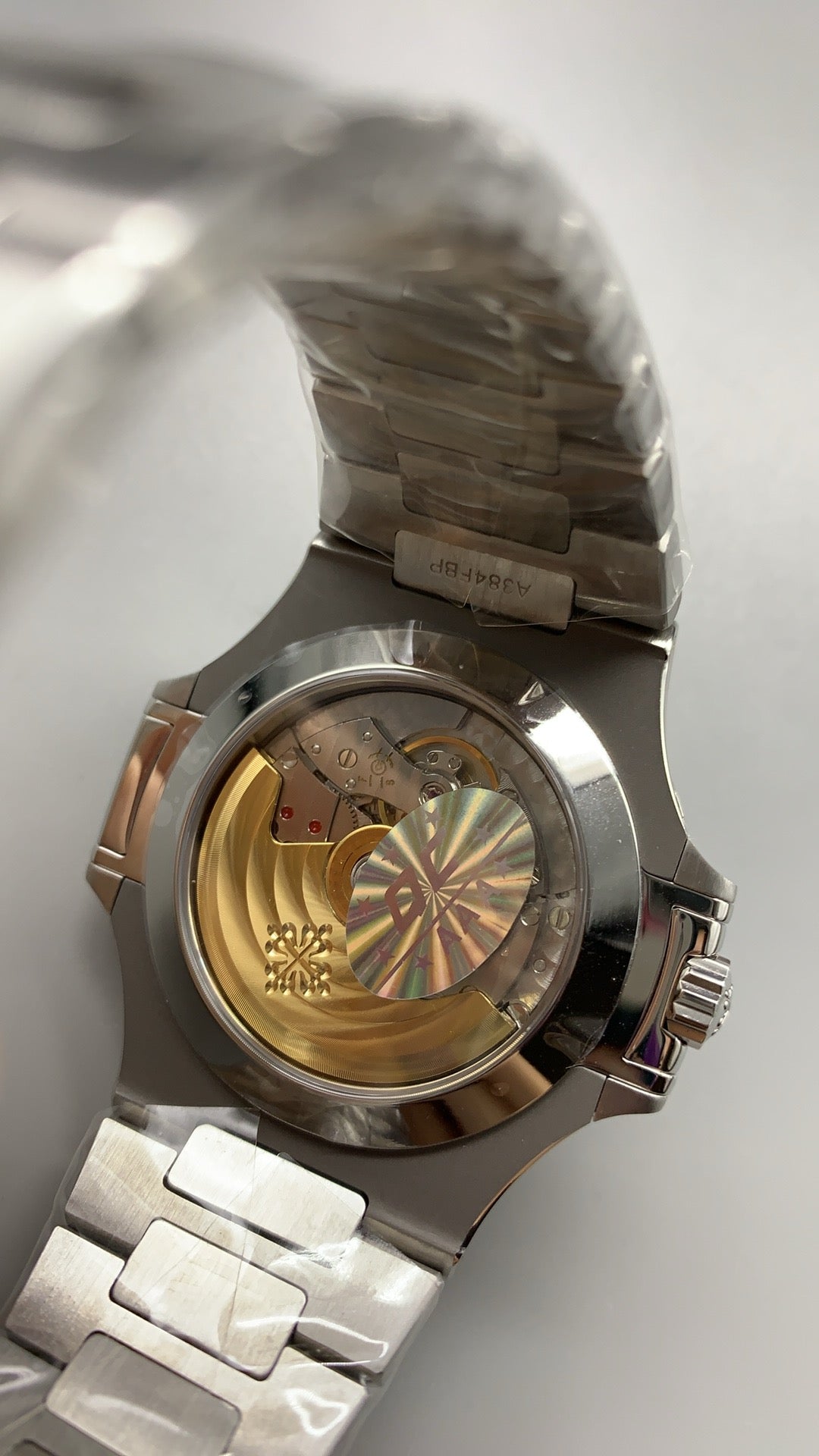 Patek Philippe Nautilus 5726 | 40.5MM | หน้าปัดสีขาวลายริ้ว | ปฏิทินประจำปี + ข้างขึ้นข้างแรม | กลไกอัตโนมัติ Cal.324 S QA LU 24H/303