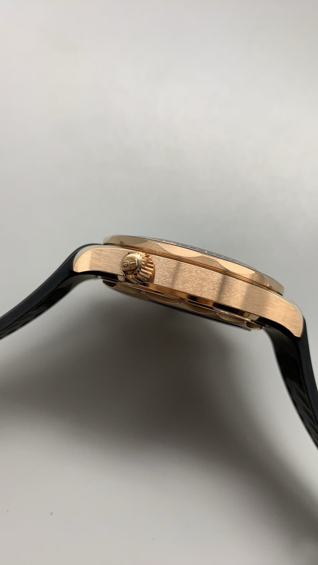 Omega Seamaster Diver 300M 42MM | กลไกอัตโนมัติ Co-Axial Master Chronometer ขนาดตัวเรือน: 42 มม.