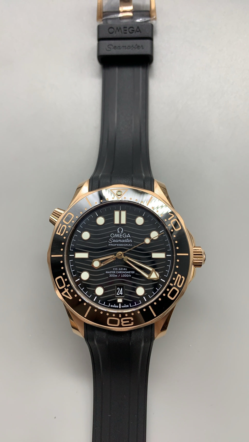 Omega Seamaster Diver 300M 42MM | กลไกอัตโนมัติ Co-Axial Master Chronometer ขนาดตัวเรือน: 42 มม.