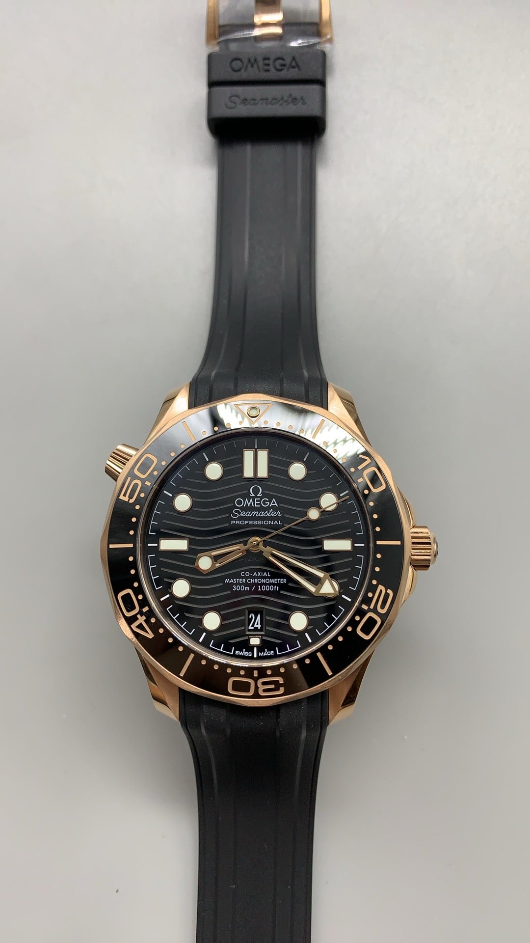 Omega Seamaster Diver 300M 42MM | กลไกอัตโนมัติ Co-Axial Master Chronometer ขนาดตัวเรือน: 42 มม.