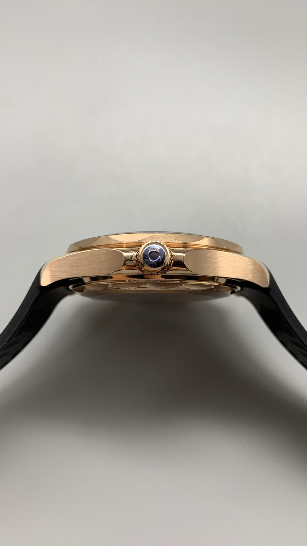 Omega Seamaster Diver 300M 42MM | กลไกอัตโนมัติ Co-Axial Master Chronometer ขนาดตัวเรือน: 42 มม.