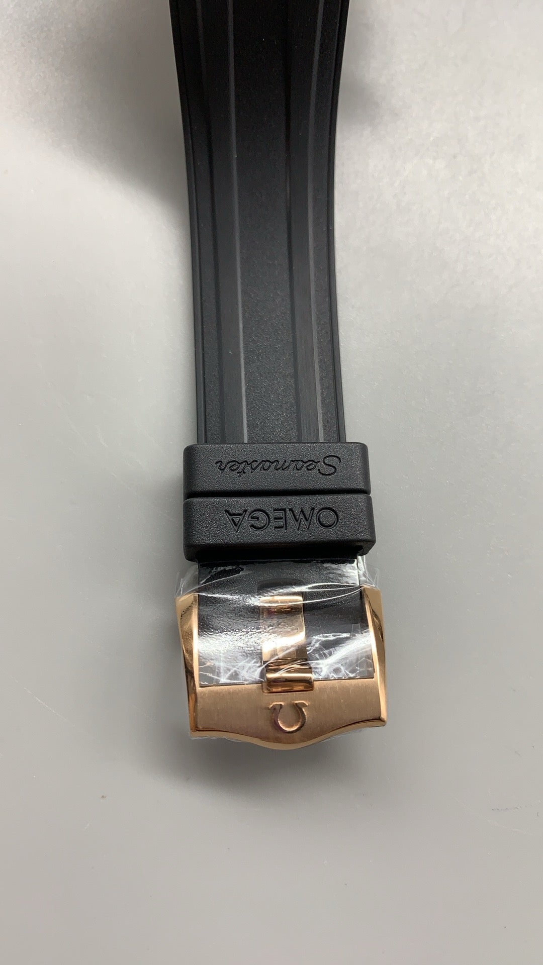 Omega Seamaster Diver 300M 42MM | กลไกอัตโนมัติ Co-Axial Master Chronometer ขนาดตัวเรือน: 42 มม.