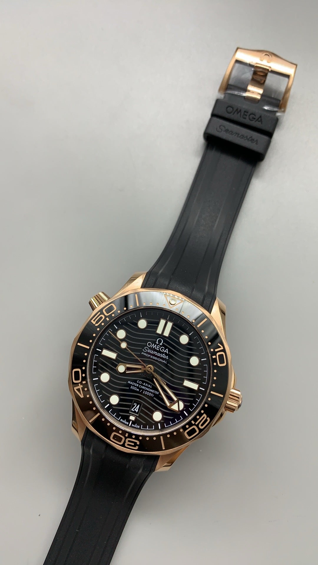 Omega Seamaster Diver 300M 42MM | กลไกอัตโนมัติ Co-Axial Master Chronometer ขนาดตัวเรือน: 42 มม.