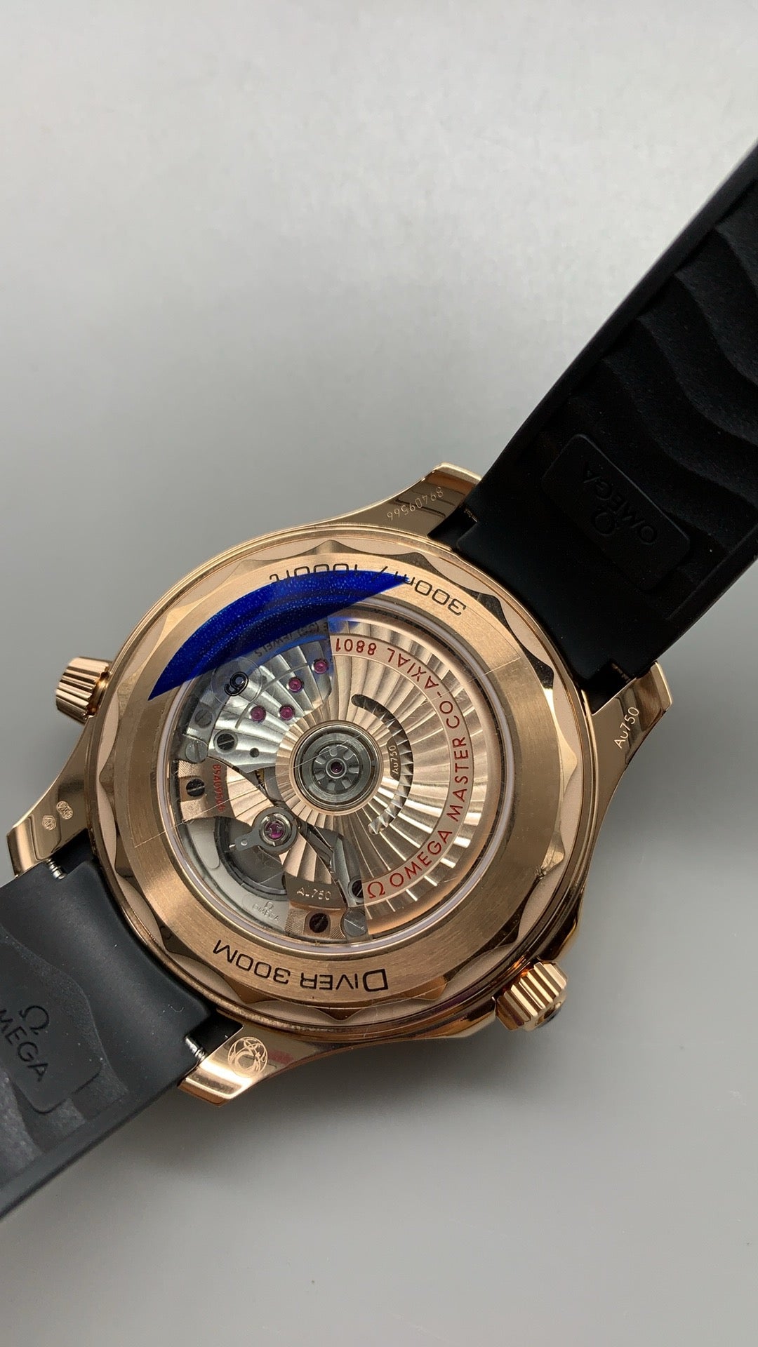 Omega Seamaster Diver 300M 42MM | กลไกอัตโนมัติ Co-Axial Master Chronometer ขนาดตัวเรือน: 42 มม.