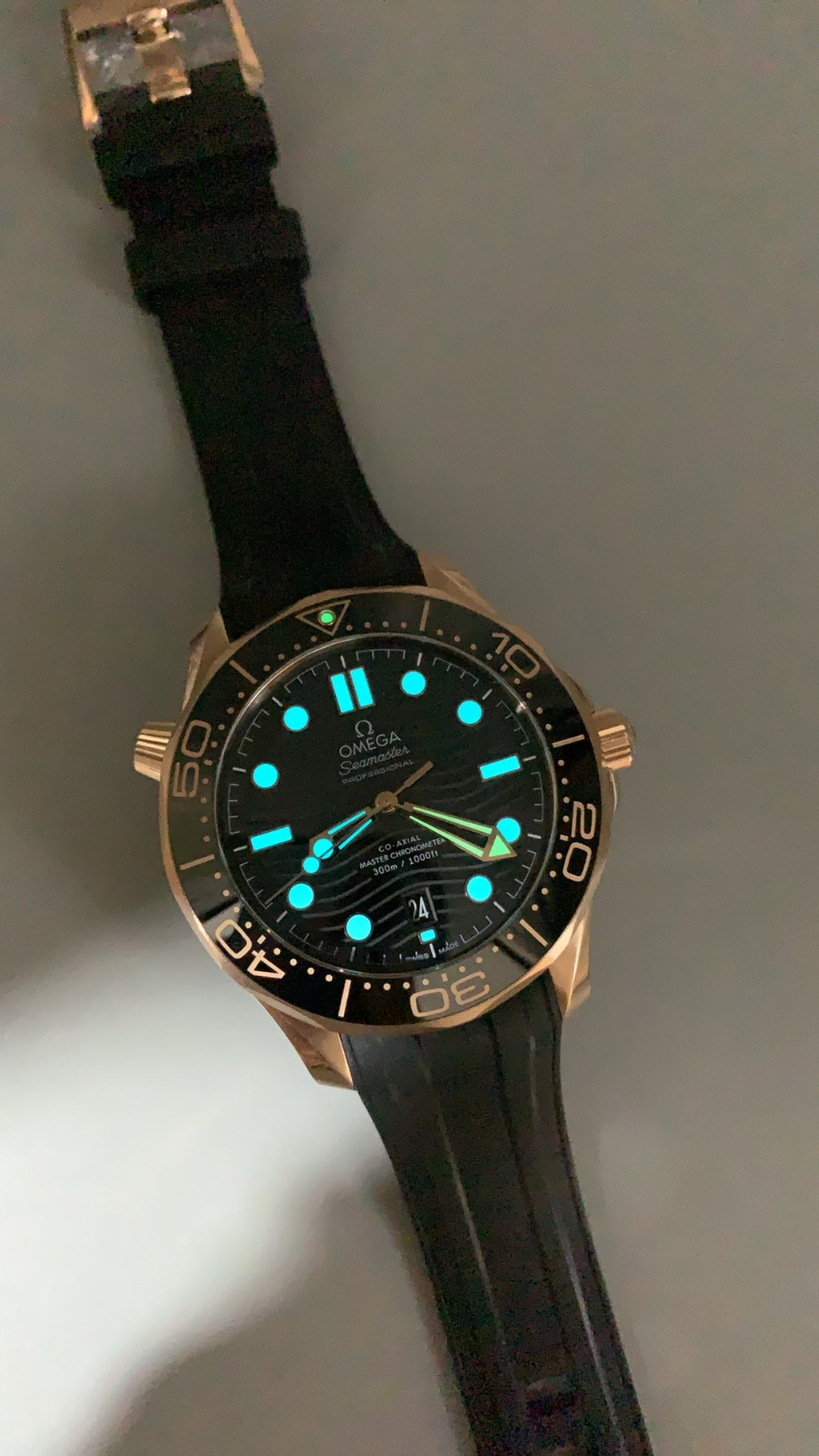 Omega Seamaster Diver 300M 42MM | กลไกอัตโนมัติ Co-Axial Master Chronometer ขนาดตัวเรือน: 42 มม.