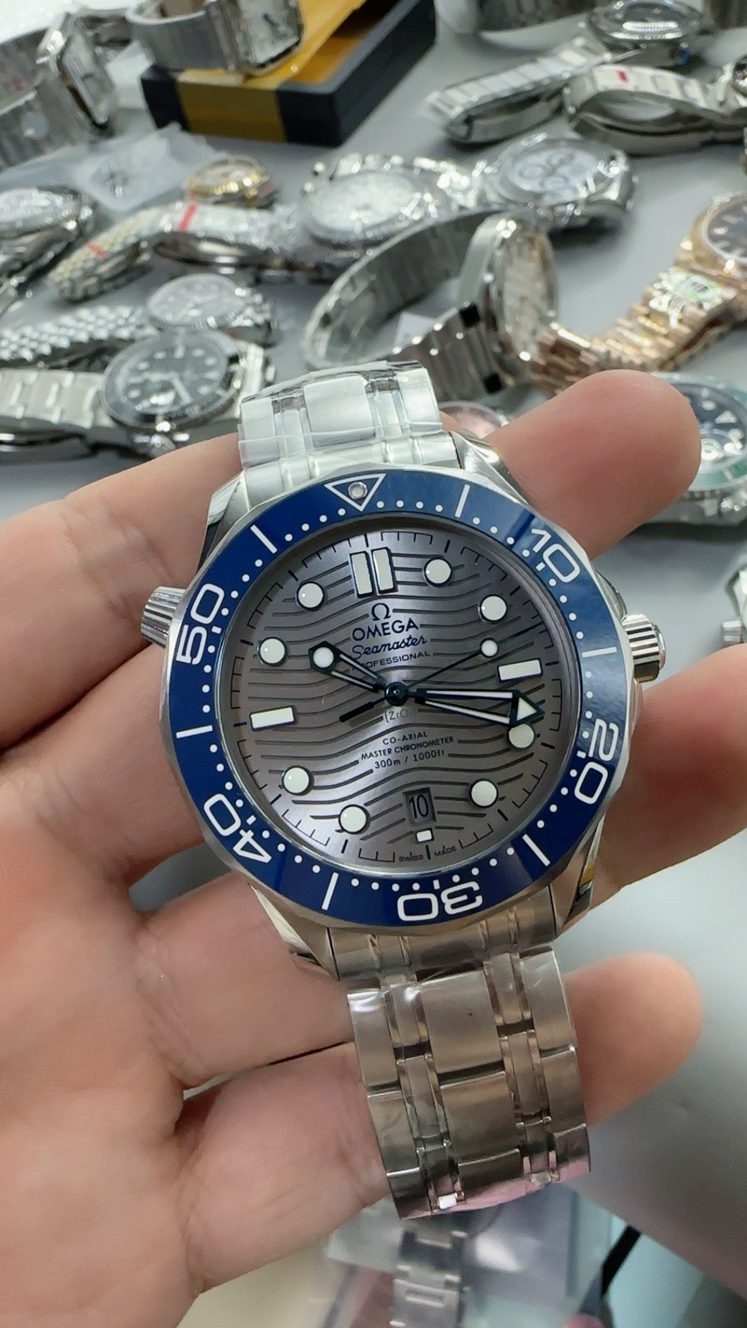 Omega Seamaster Diver 300M 42MM | กลไกอัตโนมัติ Co-Axial Master Chronometer ขนาดตัวเรือน: 42 มม.