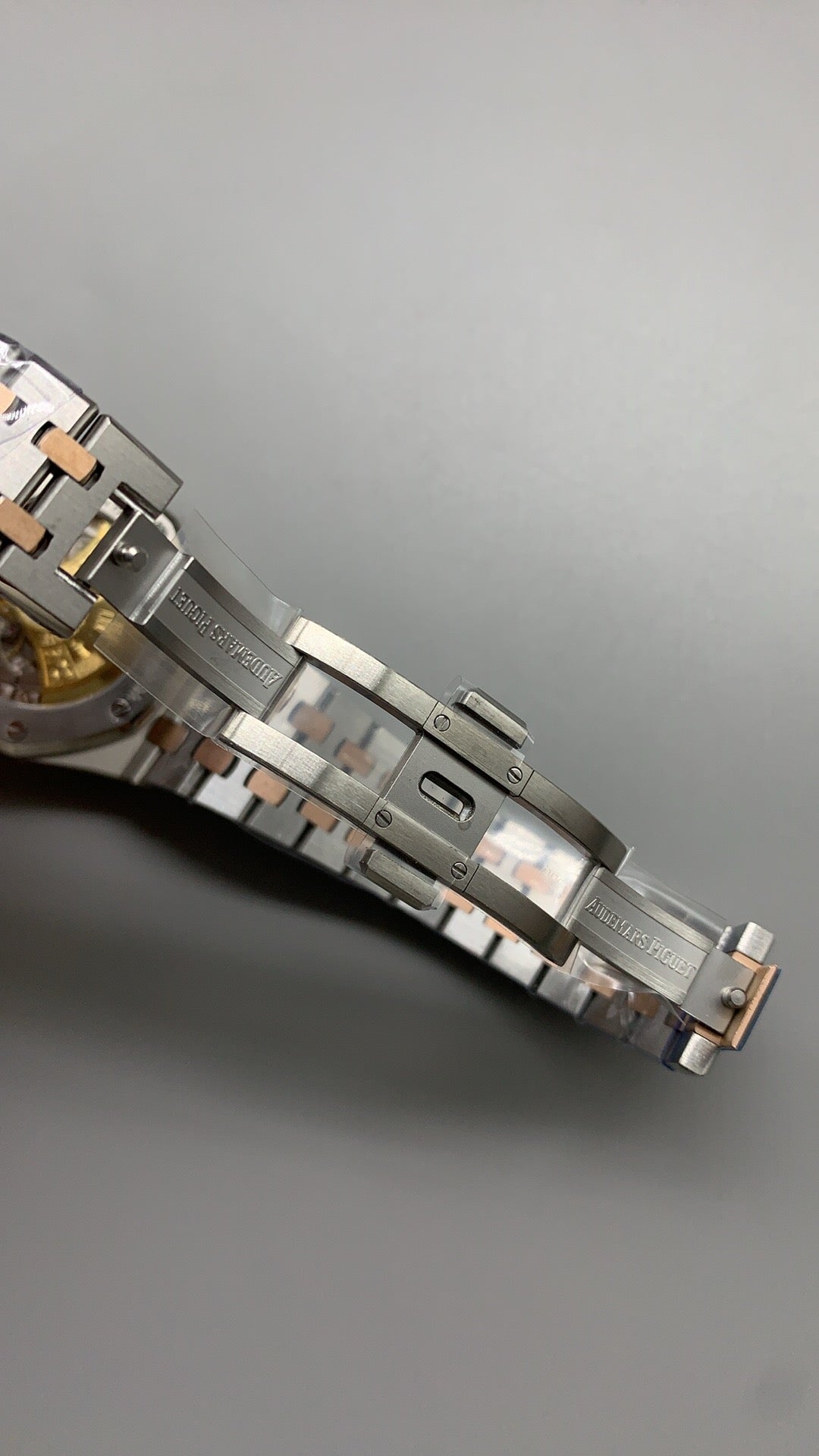 Audemars Piguet Royal Oak 15451SR | 37MM | ตัวเรือนทูโทนสแตนเลสสตีล+เคลือบสีโรสโกลด์แบบ PVD | หน้าปัดสีขาวประดับเพชร | กลไกอัตโนมัติ Cal.3120