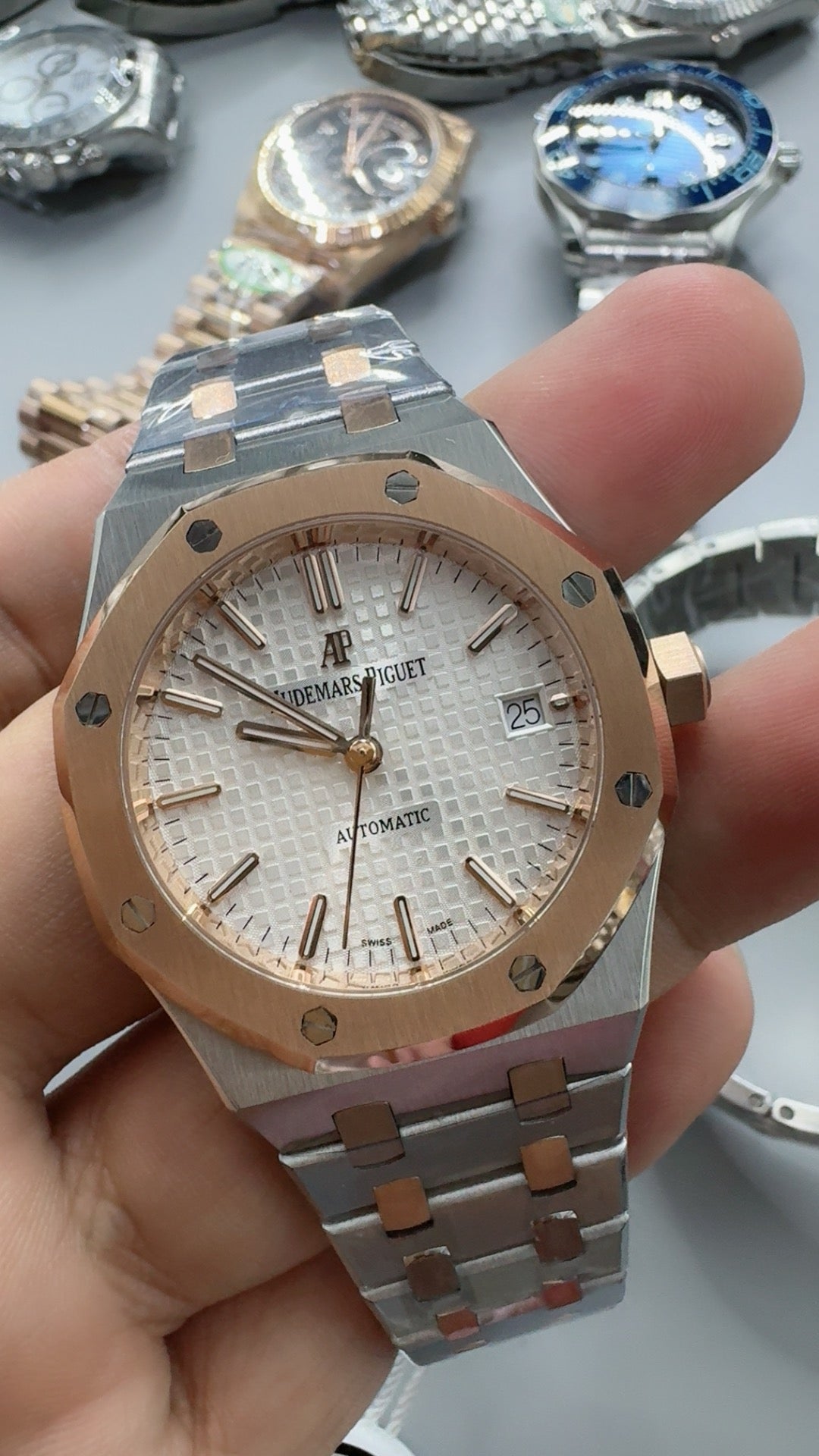 Audemars Piguet Royal Oak 15451SR | 37MM | ตัวเรือนทูโทนสแตนเลสสตีล+เคลือบสีโรสโกลด์แบบ PVD | หน้าปัดสีขาวประดับเพชร | กลไกอัตโนมัติ Cal.3120