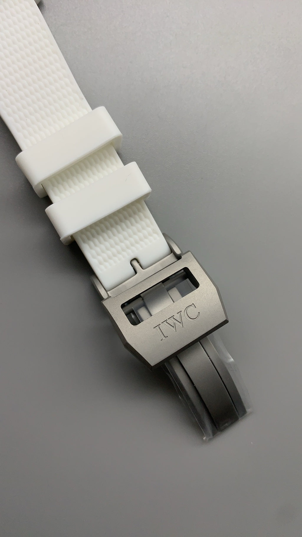 IWC Pilot's Watch Chronograph TOP GUN Lake Tahoe | 44.5MM | ตัวเรือนเซรามิกสีขาว | ฟังก์ชันจับเวลา | หน้าปัดสีดำ | สายยางสีขาว | กลไกอัตโนมัติ Cal.69380