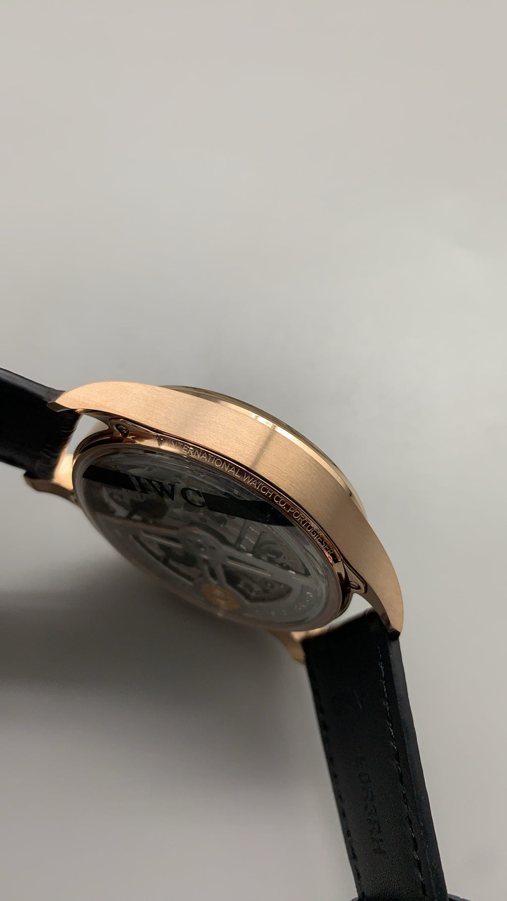 IWC Portugieser Automatic 7 Days | 42.3MM | ตัวเรือนโทนโรสโกลด์ | พลังงานสำรอง 7 วัน | หน้าปัดสีขาว | สายหนังจระเข้สีน้ำตาล | กลไกอัตโนมัติ Cal.52010