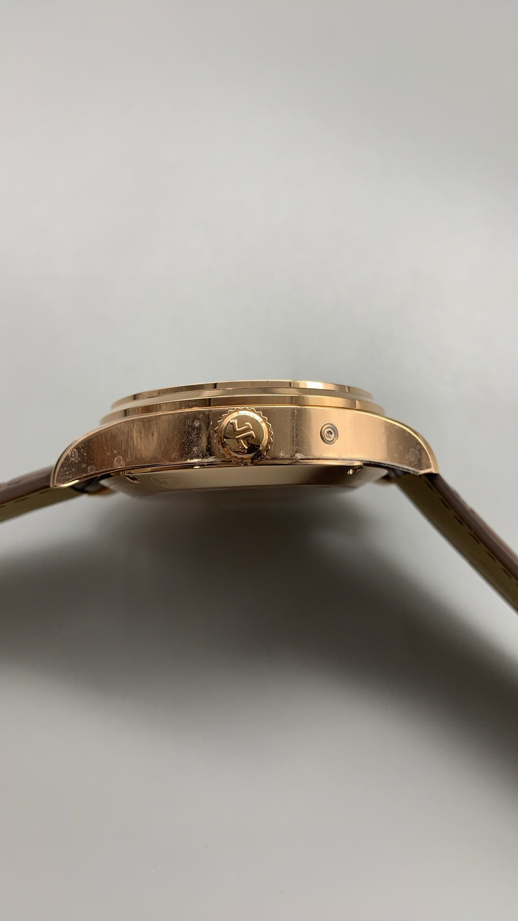 Jaeger-LeCoultre Polaris Chronograph WT | 44MM | ตัวเรือนสแตนเลสสตีลเคลือบสีโรสโกลด์ | ฟังก์ชันจับเวลา + เวลาโลก | หน้าปัดสีดำ | สายหนังจระเข้สีน้ำตาล | กลไกอัตโนมัติ Cal.752A