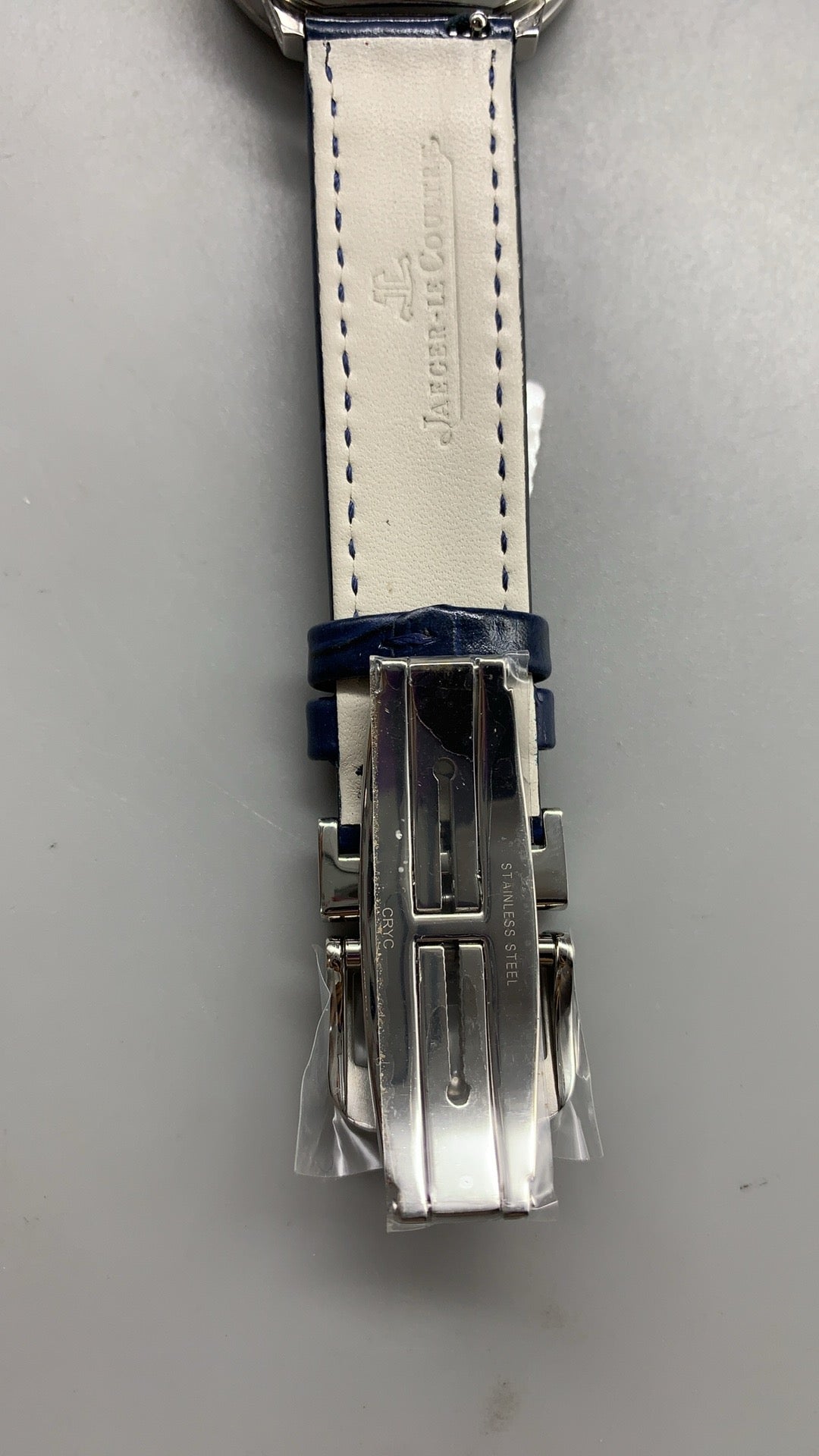 Jaeger-LeCoultre Rendez-Vous Night & Day Rainbow | 36MM | ตัวเรือนสแตนเลสสตีล | ขอบตัวเรือนประดับอัญมณีหลากสี | ฟังก์ชันกลางวัน-กลางคืน | หน้าปัดสีขาว | สายหนังจระเข้สีฟ้า | กลไกอัตโนมัติ Cal.898A/1