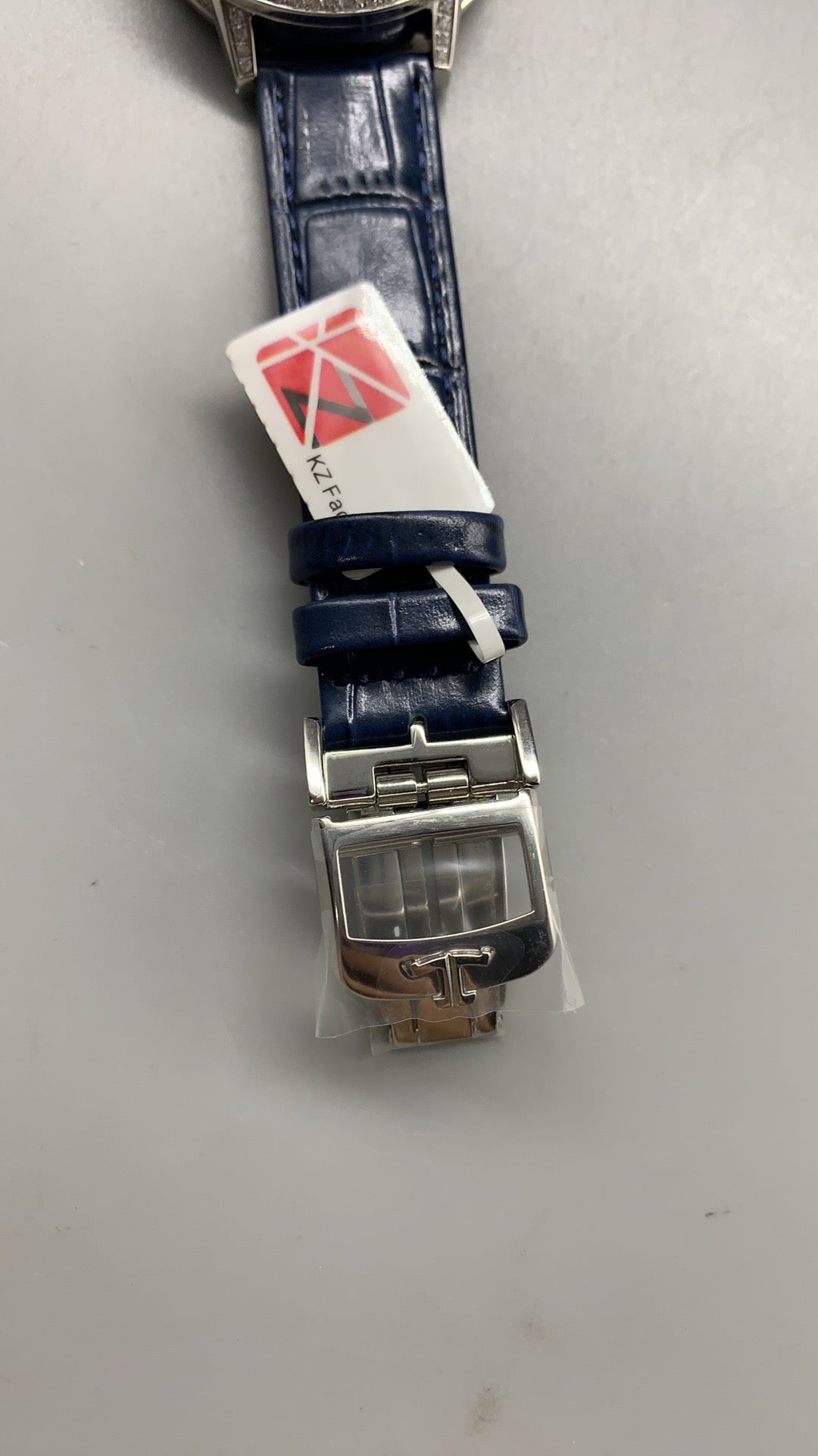 Jaeger-LeCoultre Rendez-Vous Night & Day Rainbow | 36MM | ตัวเรือนสแตนเลสสตีล | ขอบตัวเรือนประดับอัญมณีหลากสี | ฟังก์ชันกลางวัน-กลางคืน | หน้าปัดสีขาว | สายหนังจระเข้สีฟ้า | กลไกอัตโนมัติ Cal.898A/1