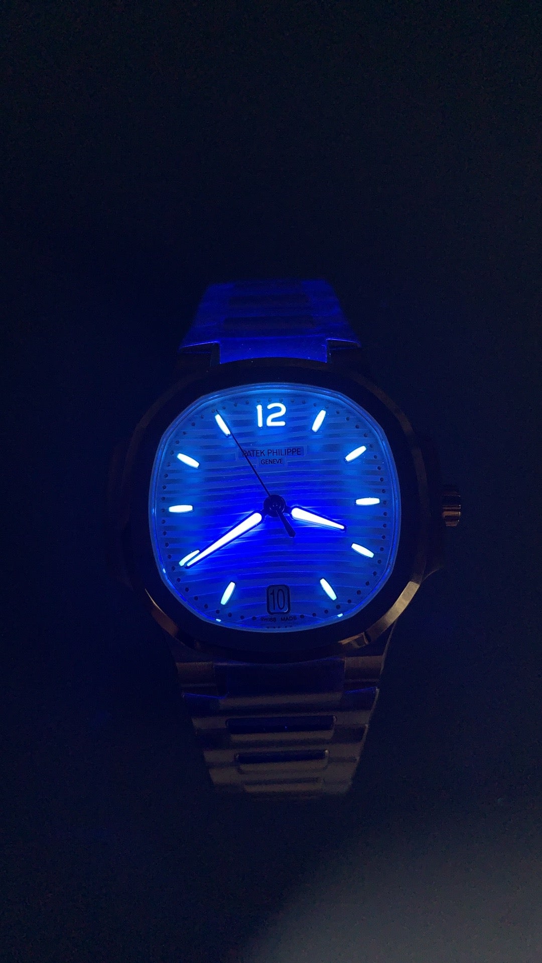 Patek Philippe Nautilus 7118 | 35.2MM | ตัวเรือนสแตนเลสเคลือบสีโรสโกลด์ PVD | หน้าปัดเปลือกหอยมุก | ประดับเพชร | กลไกอัตโนมัติ Cal.324 S C