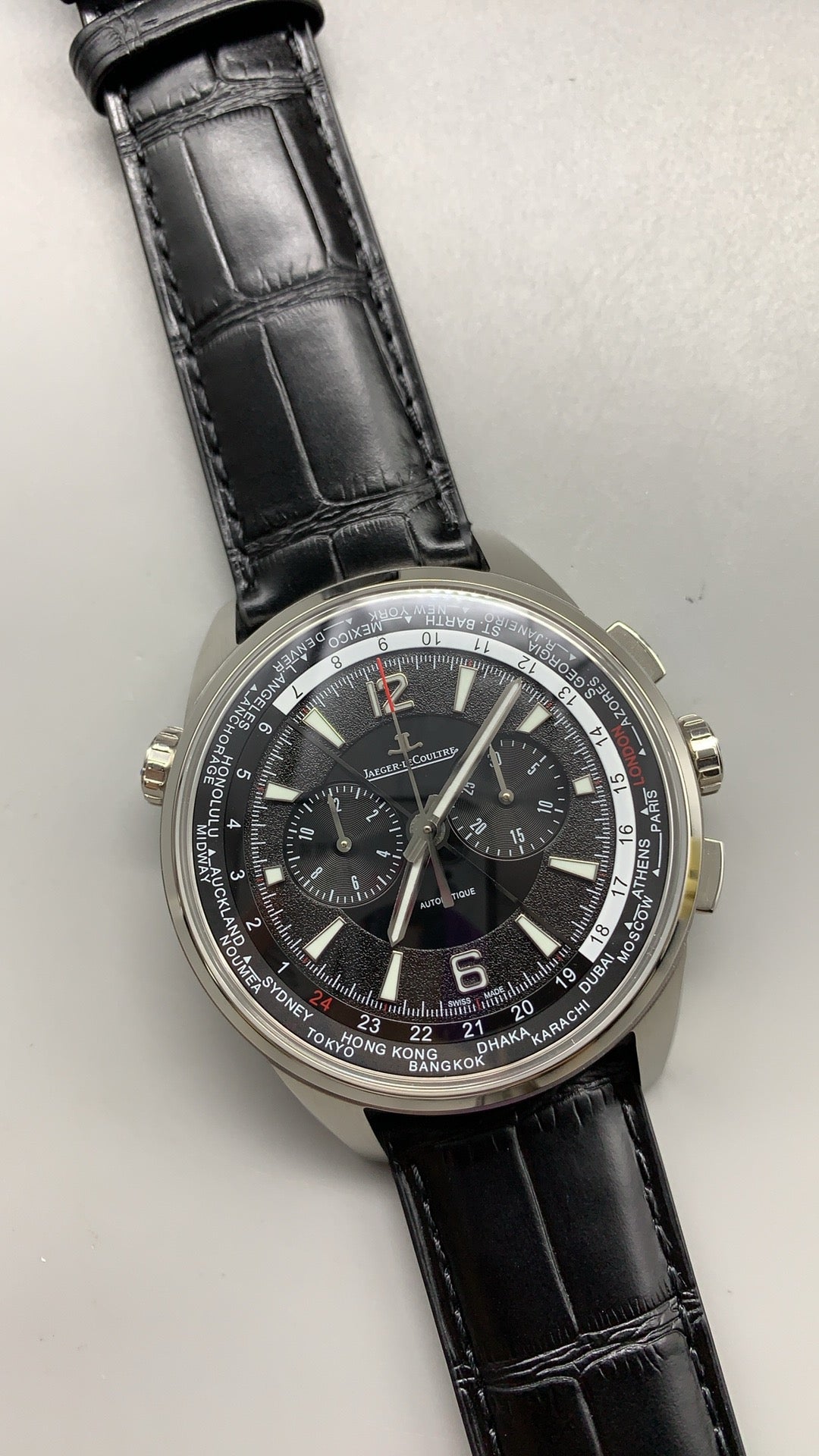 Jaeger-LeCoultre Polaris Chronograph WT | 44MM | ตัวเรือนสแตนเลสสตีล | ฟังก์ชันจับเวลา + เวลาโลก | หน้าปัดสีดำ | สายหนังจระเข้สีดำ | กลไกอัตโนมัติ Cal.752A