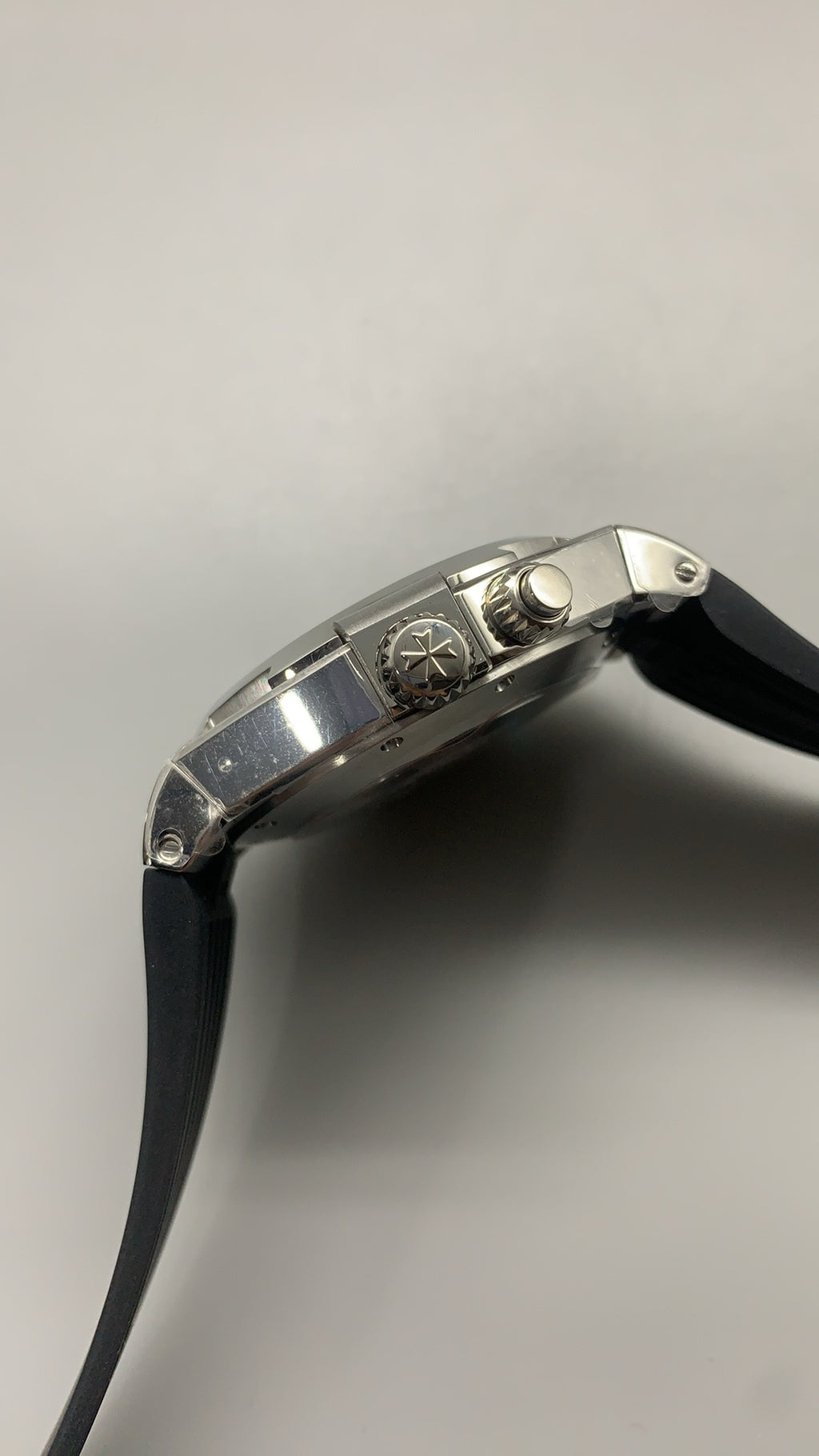 Vacheron Constantin Overseas Chronograph 47450 | 42MM | ตัวเรือนสแตนเลสสตีล | ฟังก์ชันจับเวลา | หน้าปัดสีน้ำเงิน | กลไกอัตโนมัติ Cal.1137