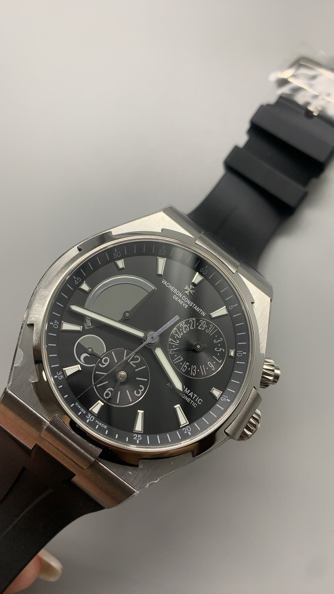 Vacheron Constantin Overseas Chronograph 47450 | 42MM | ตัวเรือนสแตนเลสสตีล | ฟังก์ชันจับเวลา | หน้าปัดสีน้ำเงิน | กลไกอัตโนมัติ Cal.1137