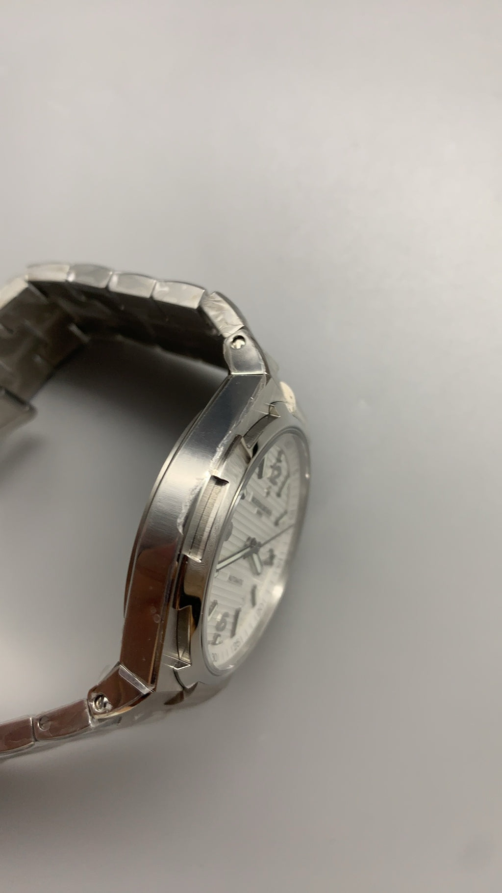 Vacheron Constantin Overseas 47040 | 42MM | ตัวเรือนสแตนเลสสตีล | ฟังก์ชันวันที่ | หน้าปัดสีน้ำเงิน | กลไกอัตโนมัติ Cal.1226