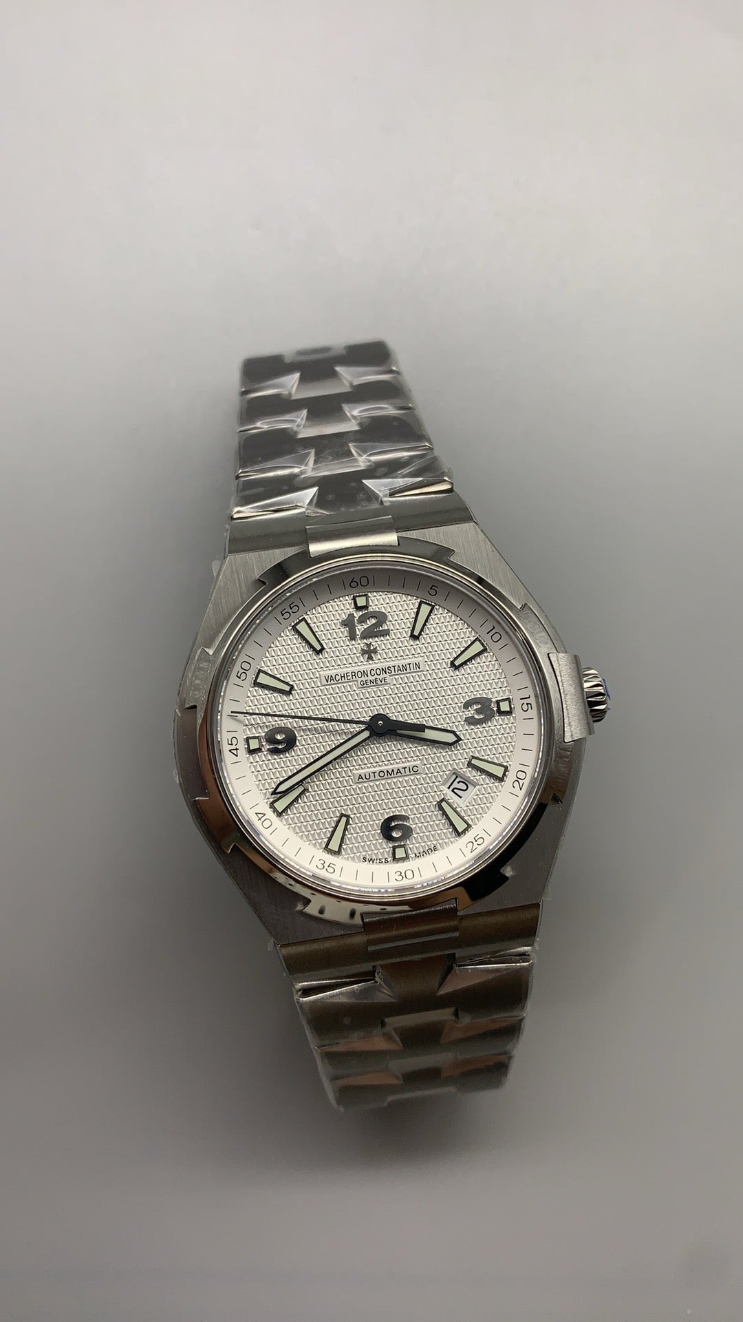 Vacheron Constantin Overseas 47040 | 42MM | ตัวเรือนสแตนเลสสตีล | ฟังก์ชันวันที่ | หน้าปัดสีน้ำเงิน | กลไกอัตโนมัติ Cal.1226