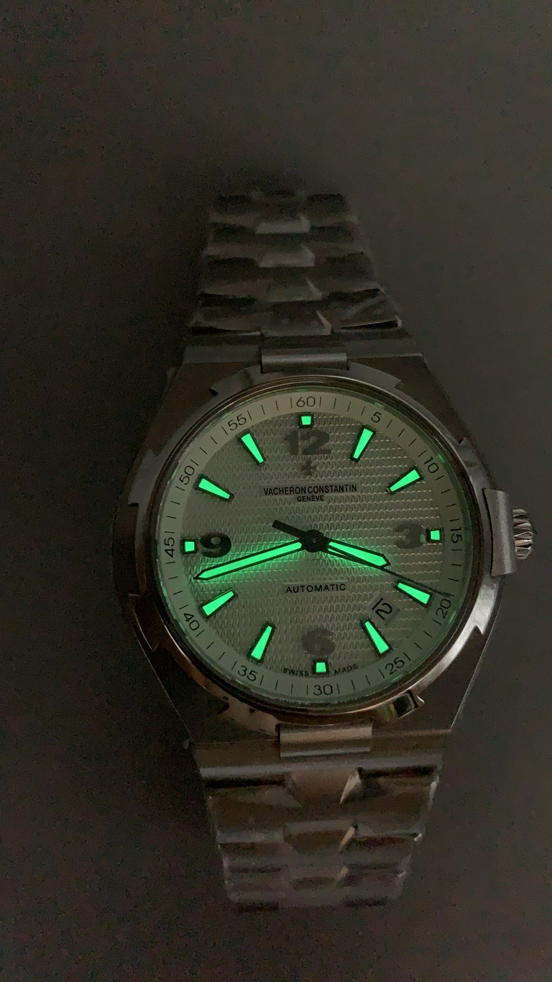 Vacheron Constantin Overseas 47040 | 42MM | ตัวเรือนสแตนเลสสตีล | ฟังก์ชันวันที่ | หน้าปัดสีน้ำเงิน | กลไกอัตโนมัติ Cal.1226